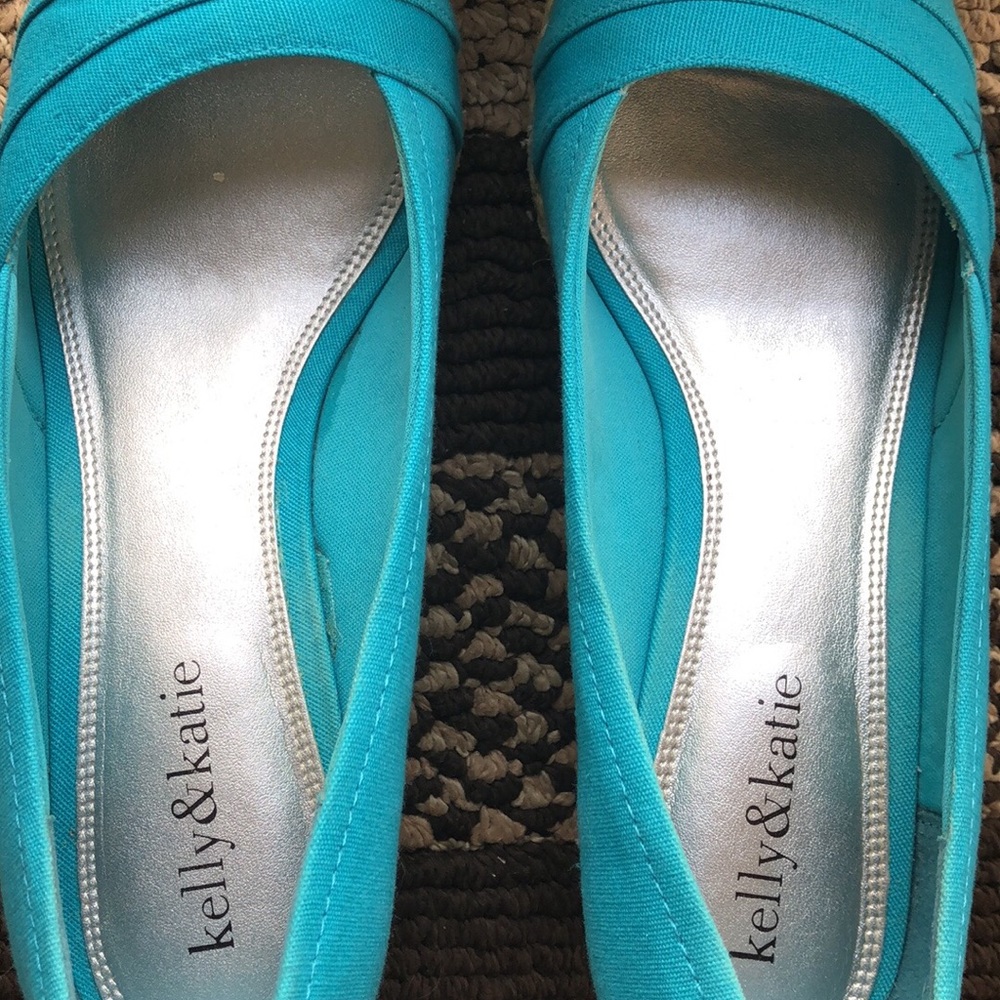 Open toe wedge heel shoes